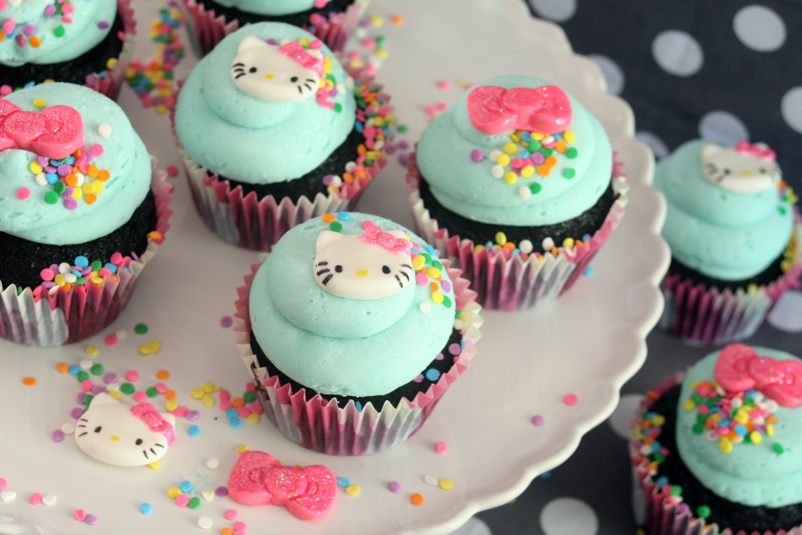 hello kitty cupcakes